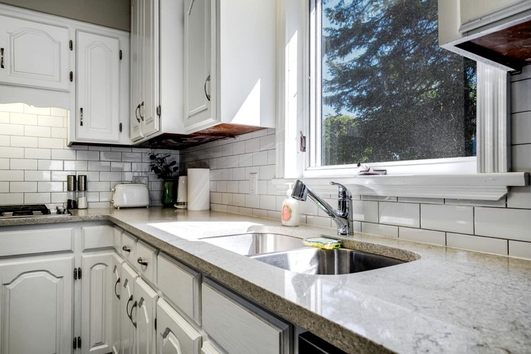 Cottages (Canada, Leamington, Ontario)