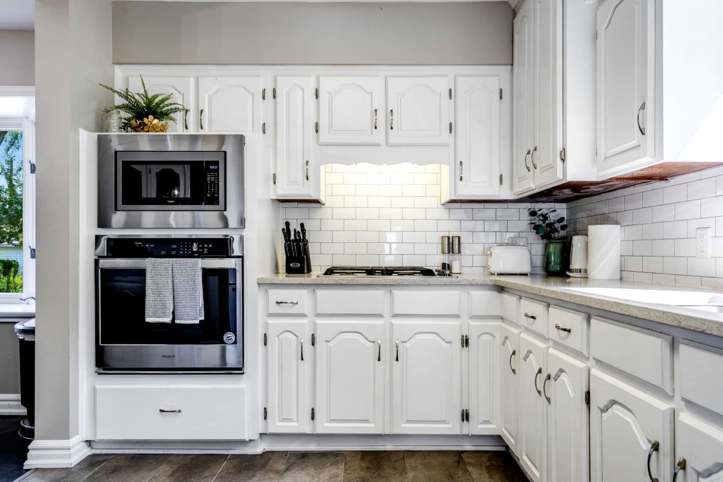 Peaceful Cottage with Hot-Tub and Breathtaking Views in Ontario