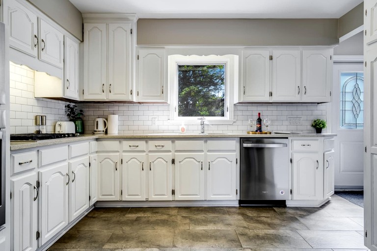 Cottages (Canada, Leamington, Ontario)