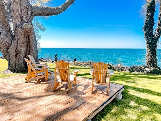 Cottages (Canada, Leamington, Ontario)