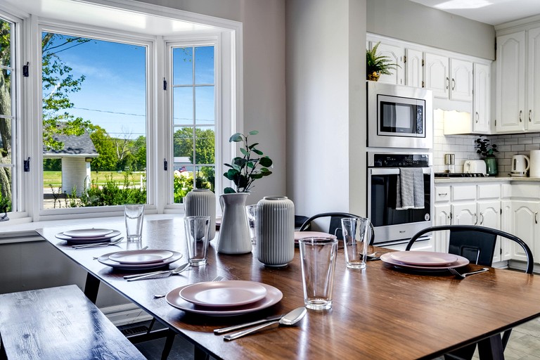 Cottages (Canada, Leamington, Ontario)