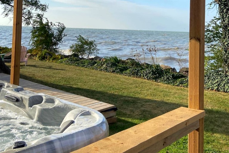 Cottages (Canada, Leamington, Ontario)