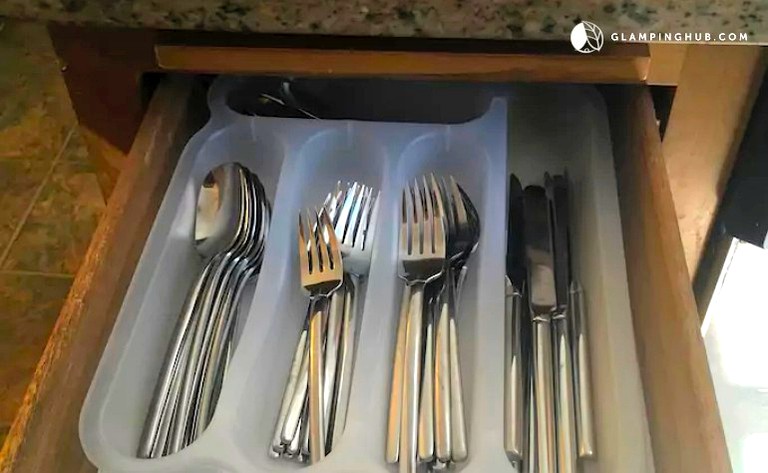 Cottages (Watertown, Connecticut, United States)