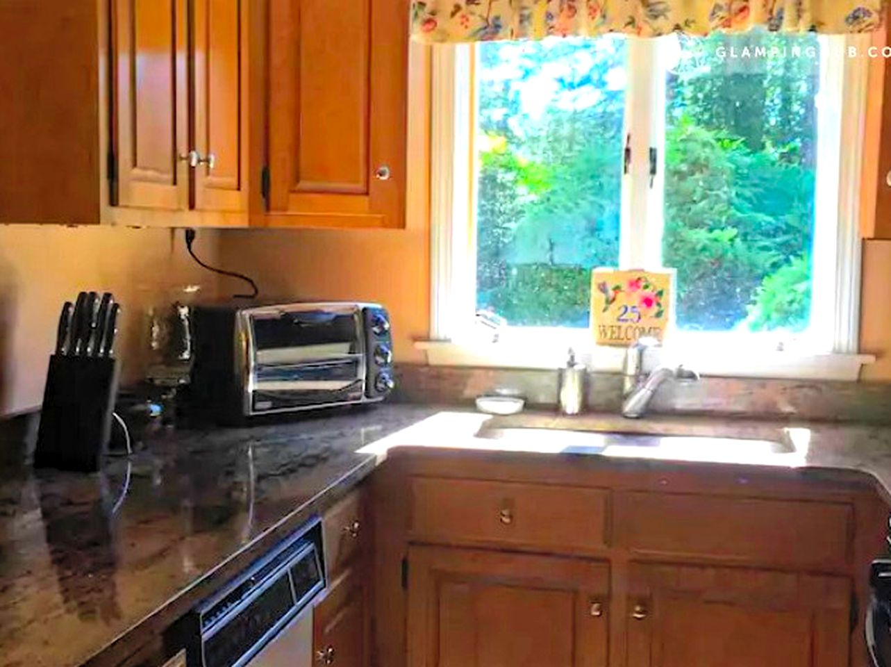 Peaceful and Pet-Friendly Cottage Rental on Picturesque Country Estate near Black Rock State Park, Connecticut