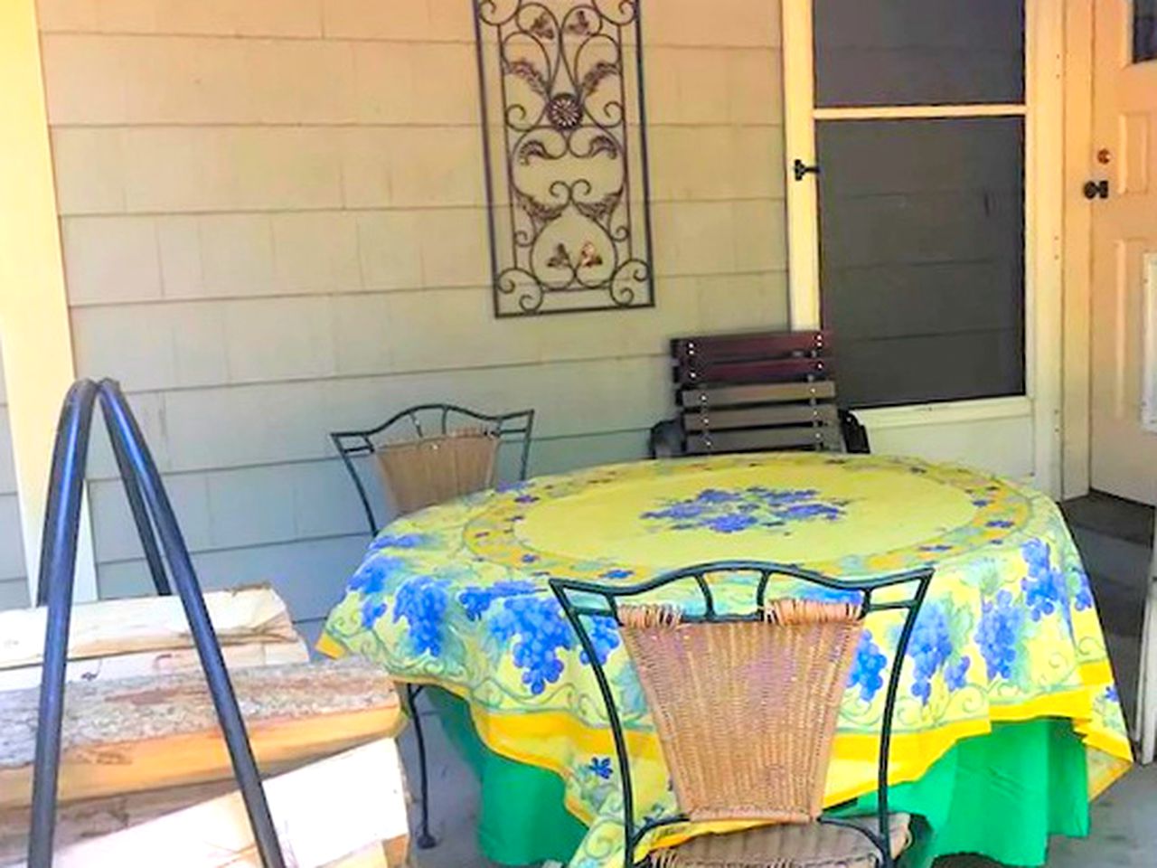 Peaceful and Pet-Friendly Cottage Rental on Picturesque Country Estate near Black Rock State Park, Connecticut