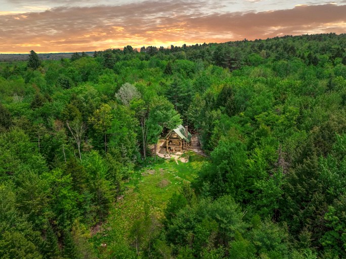 Cabins (United States of America, Sweden, Maine)