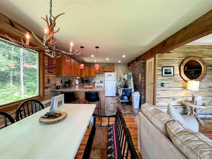 Cabins (United States of America, Sweden, Maine)