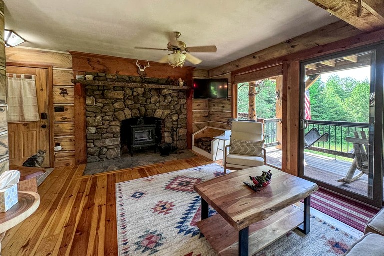 Cabins (United States of America, Sweden, Maine)