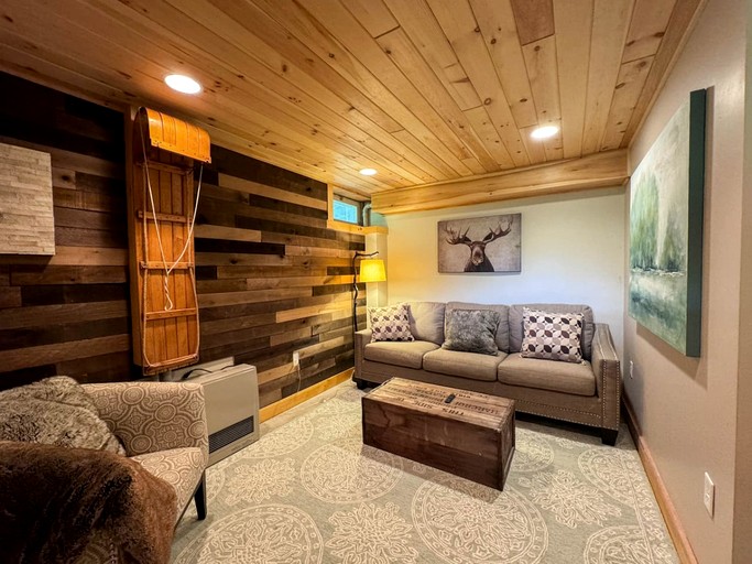 Cabins (United States of America, Sweden, Maine)