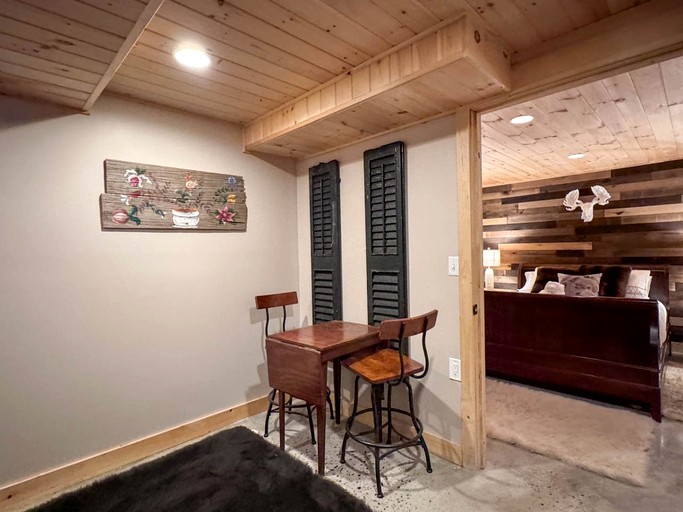 Cabins (United States of America, Sweden, Maine)