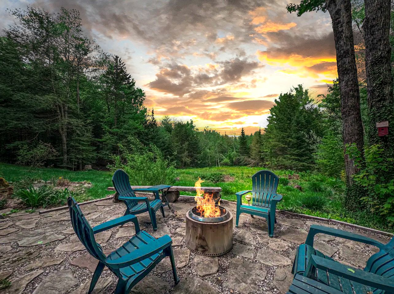 Peaceful Countryside Cabin with Hot-Tub and Fire Pit in Maine