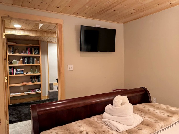 Cabins (United States of America, Sweden, Maine)