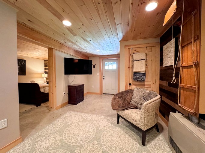 Cabins (United States of America, Sweden, Maine)
