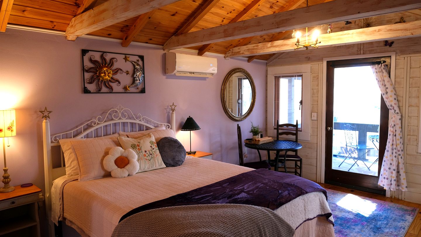 Peaceful Eclectic Mountain Cabin with Screened Porch Near Black Mountain | Black Mountain, NC