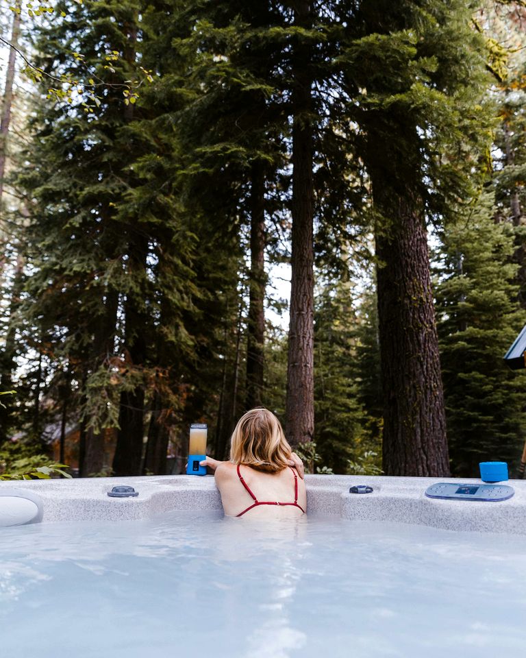 Peaceful Family Cabin with Fire Pit, BBQ, Spa and Direct Lake Access in Quebec