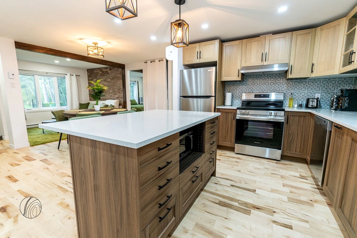 Peaceful Family Cabin with Fire Pit, BBQ, Spa and Direct Lake Access in Quebec