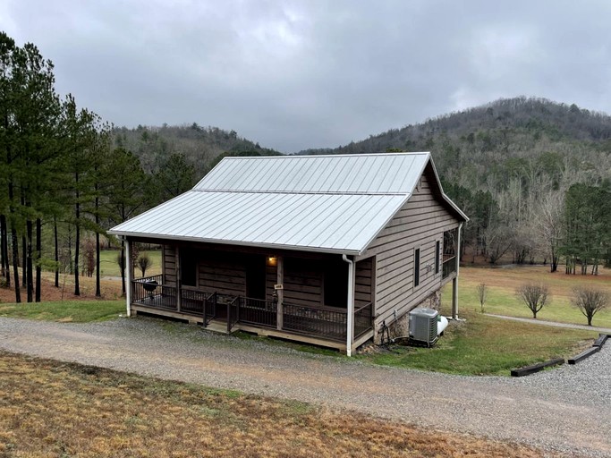 Peaceful Family Cabin Perfect for Fishing with Amazing Fields Trails in Tellico Plains, Tennessee