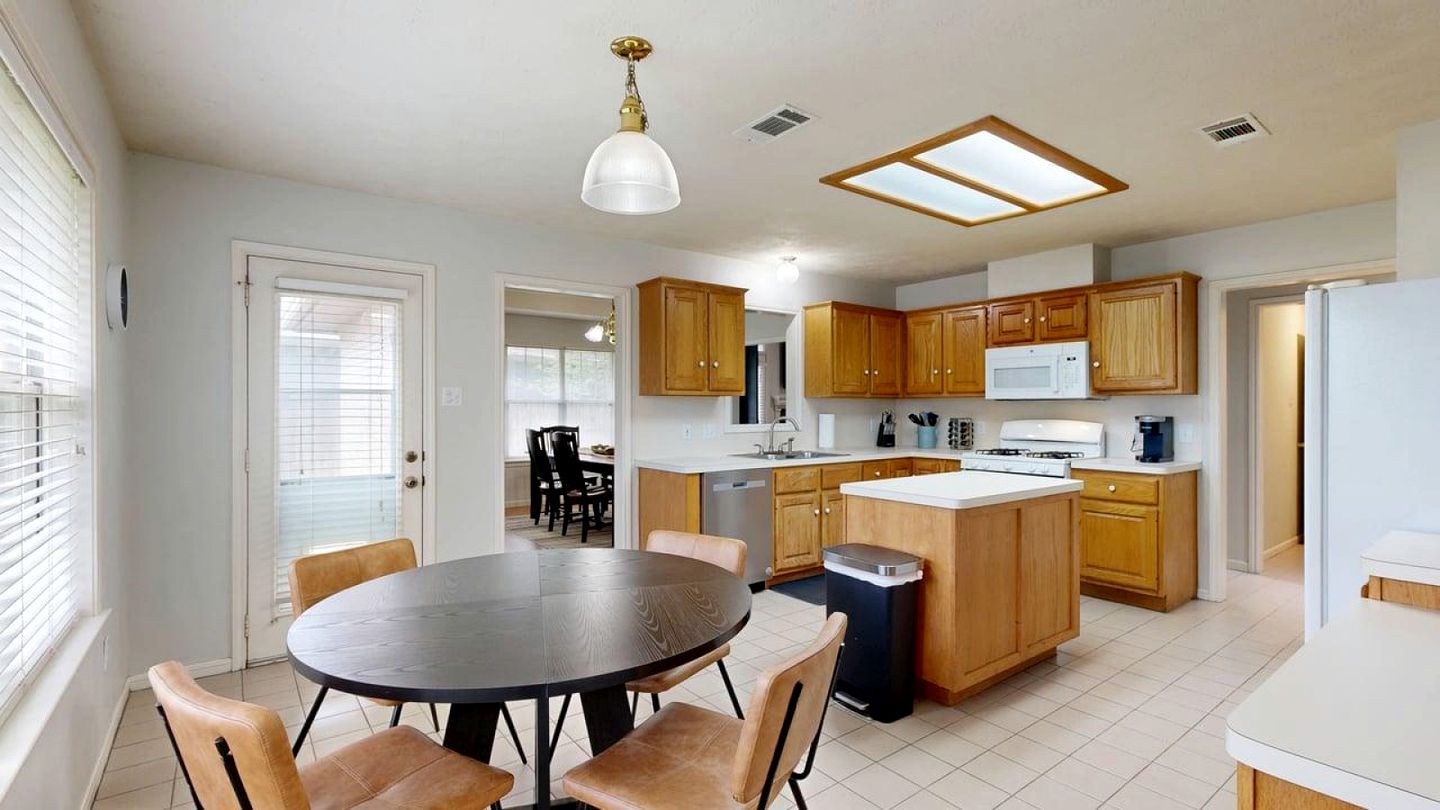 Peaceful Family-Friendly Retreat with Large Backyard Near Texas A&M in Dr. College Station, Texas