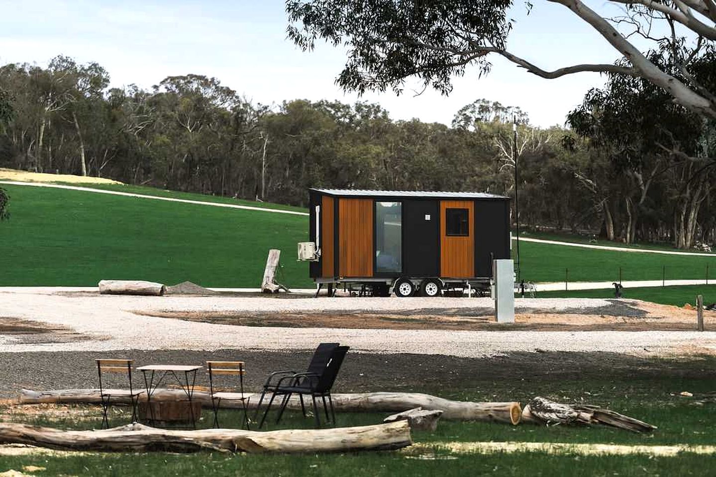 Peaceful Farmstay Tiny House Surrounded by Wildlife near Pyrenees Wineries, Victoria