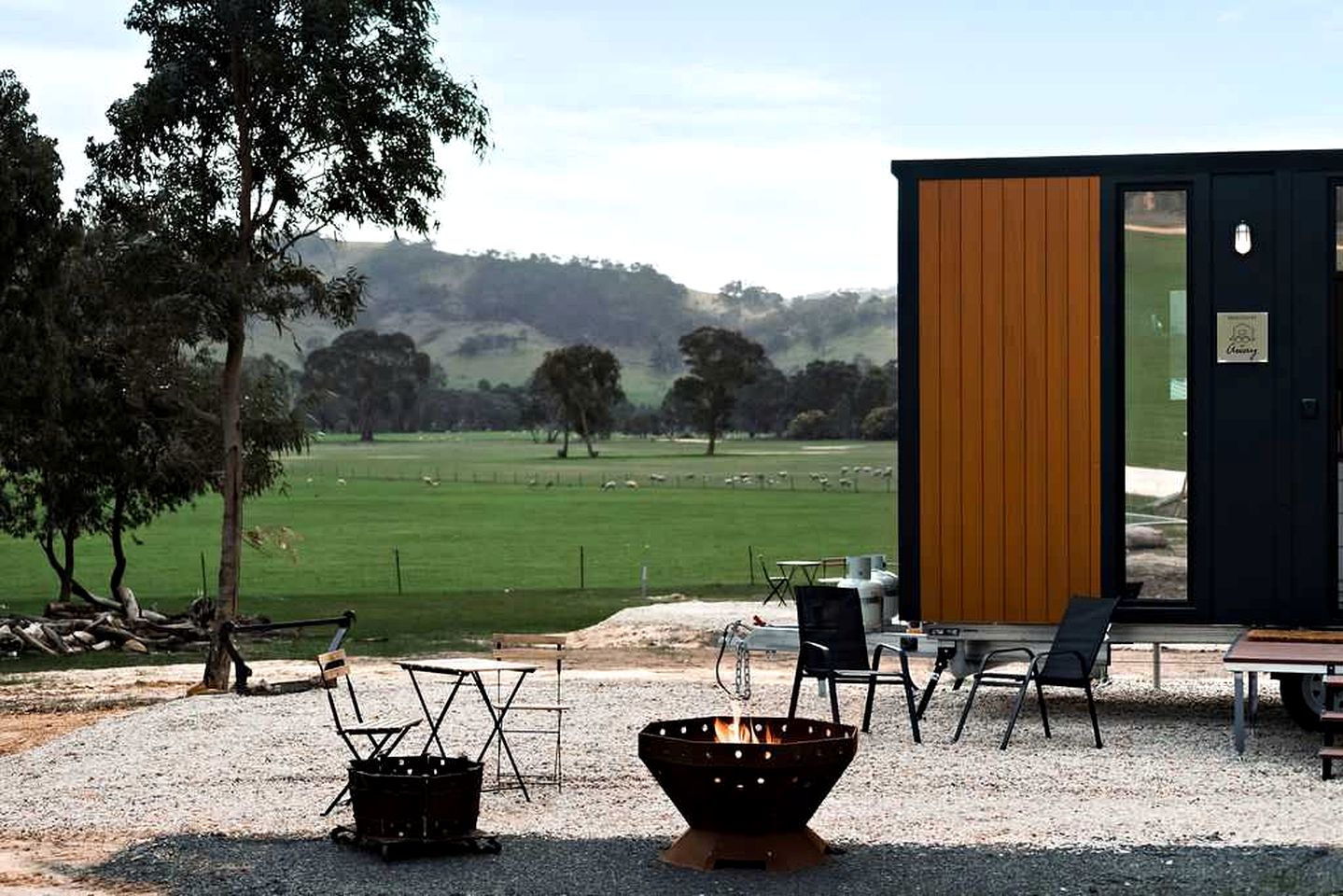 Peaceful Farmstay Tiny House Surrounded by Wildlife near Pyrenees Wineries, Victoria