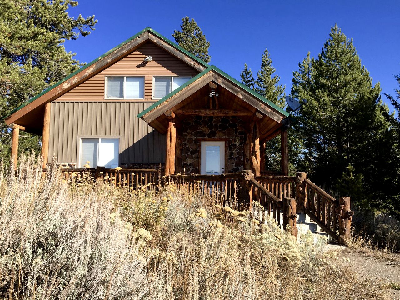 Peaceful Hidden Cabin along a Creek near Yellowstone