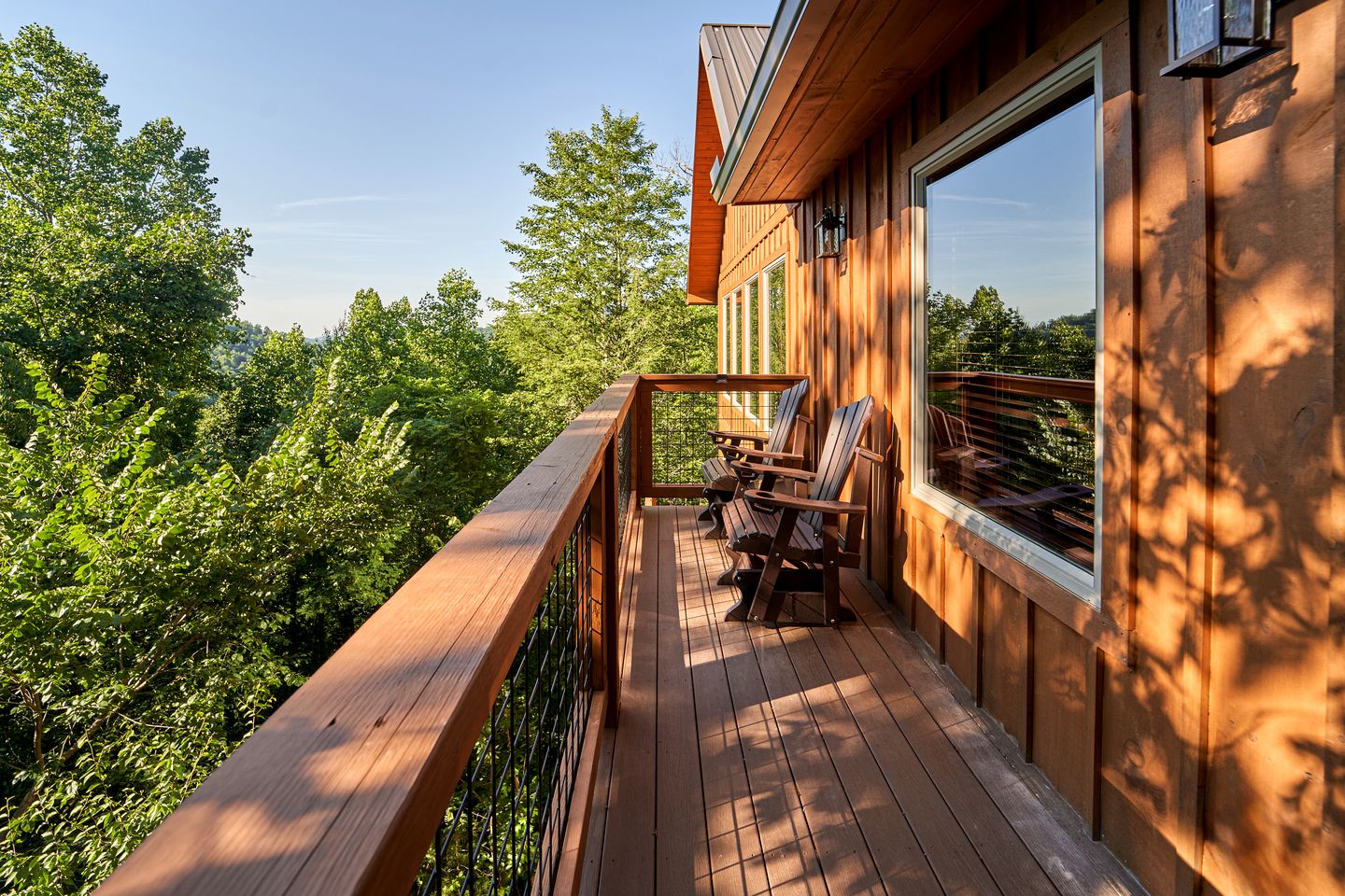 Exquisite Getaway Cabin with Hot Tub, Pool Table, and Movie Theater near Gatlinburg, Tennessee