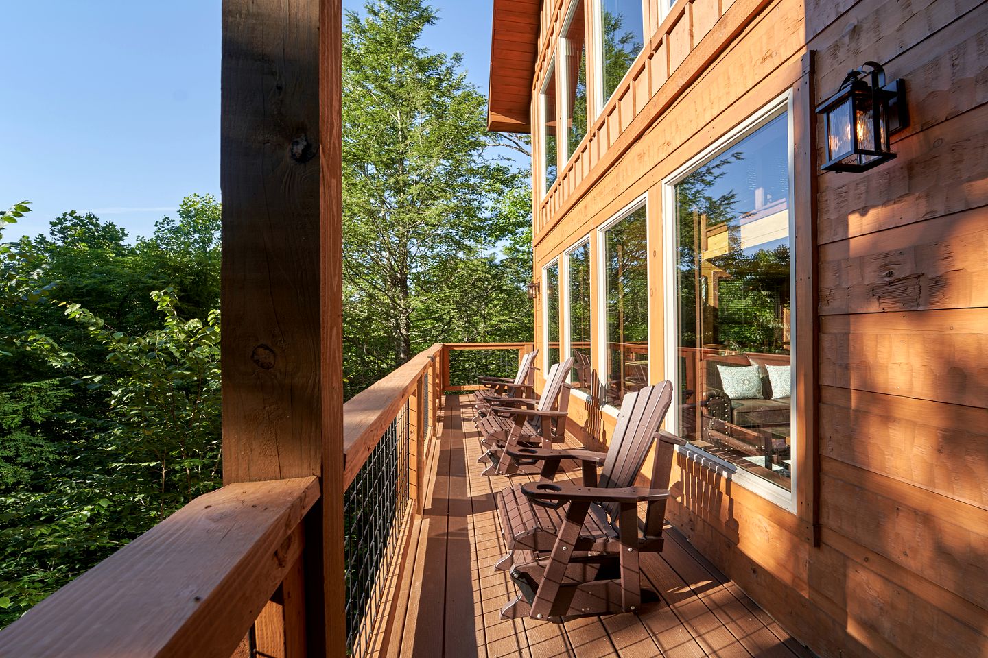 Exquisite Getaway Cabin with Hot Tub, Pool Table, and Movie Theater near Gatlinburg, Tennessee