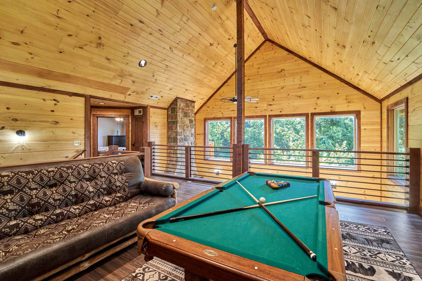 Exquisite Getaway Cabin with Hot Tub, Pool Table, and Movie Theater near Gatlinburg, Tennessee