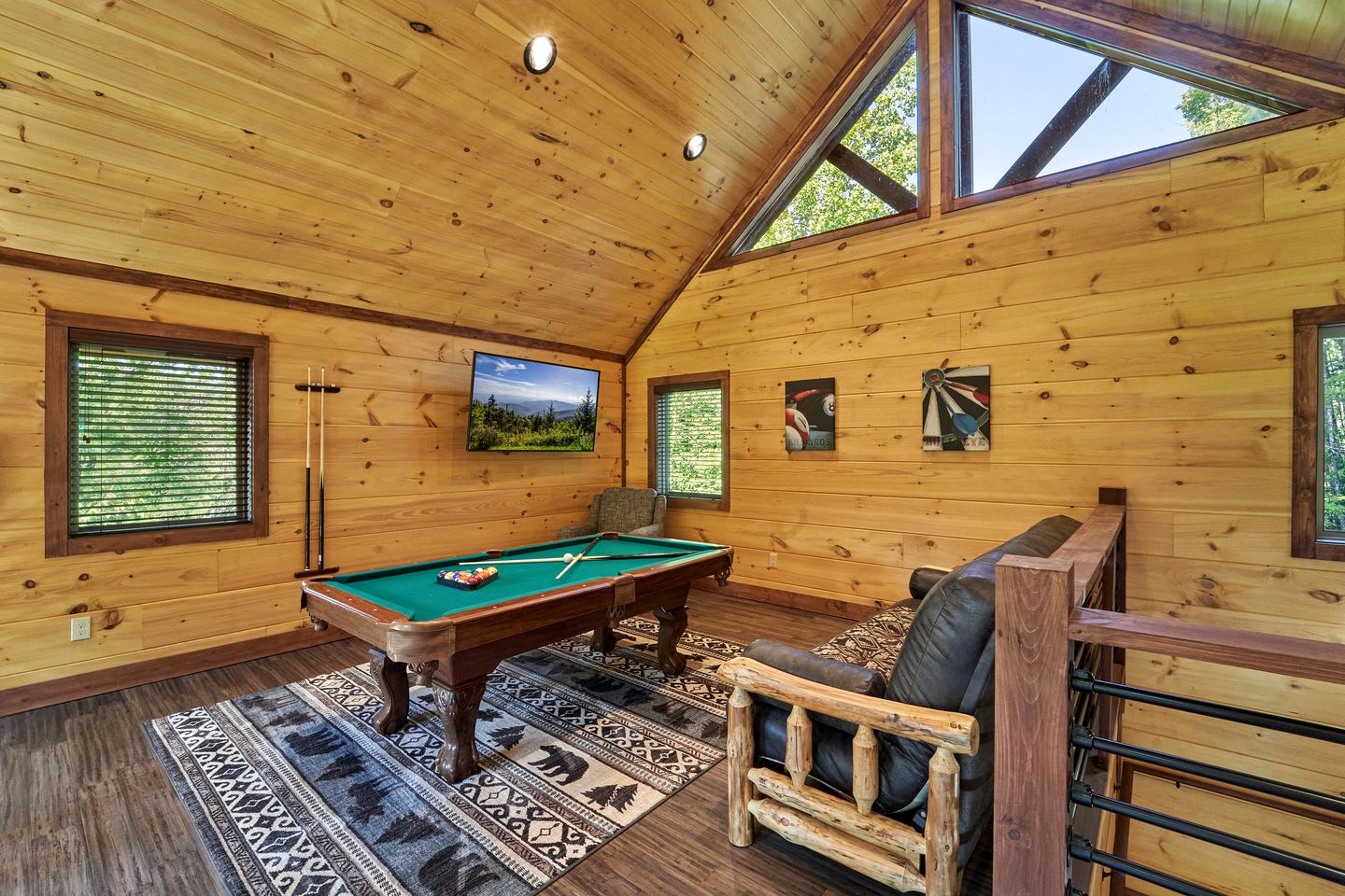 Exquisite Getaway Cabin with Hot Tub, Pool Table, and Movie Theater near Gatlinburg, Tennessee
