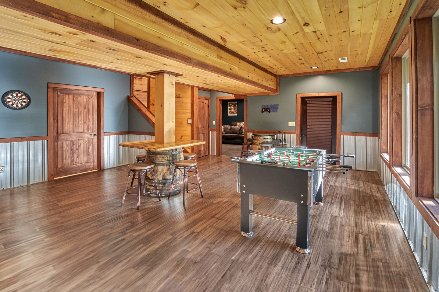 Exquisite Getaway Cabin with Hot Tub, Pool Table, and Movie Theater near Gatlinburg, Tennessee