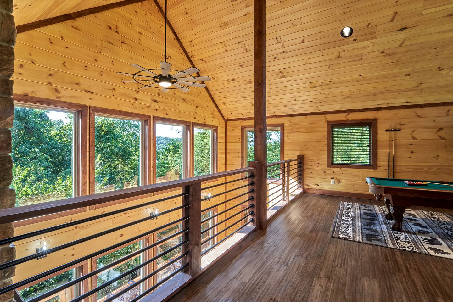 Exquisite Getaway Cabin with Hot Tub, Pool Table, and Movie Theater near Gatlinburg, Tennessee