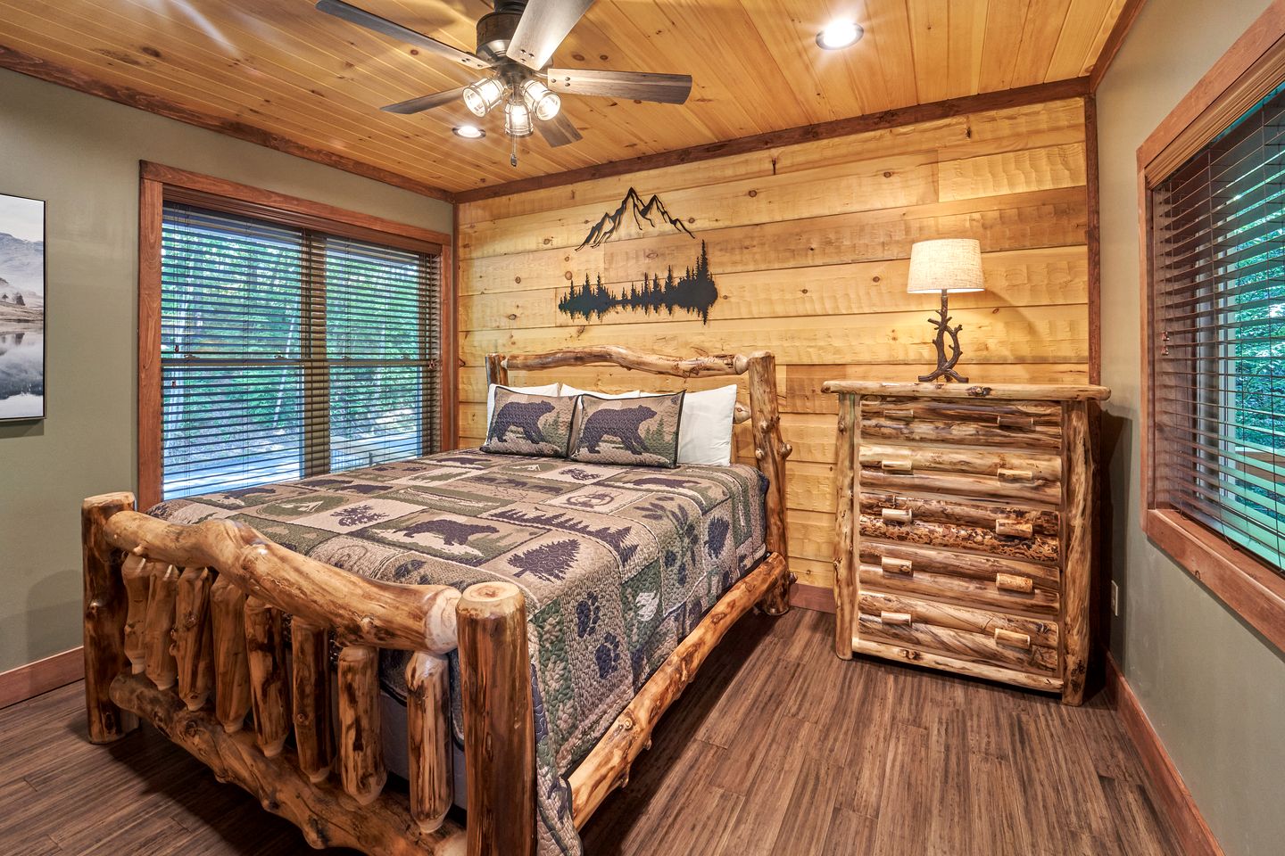Exquisite Getaway Cabin with Hot Tub, Pool Table, and Movie Theater near Gatlinburg, Tennessee