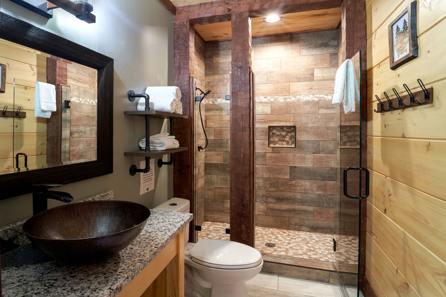 Exquisite Getaway Cabin with Hot Tub, Pool Table, and Movie Theater near Gatlinburg, Tennessee
