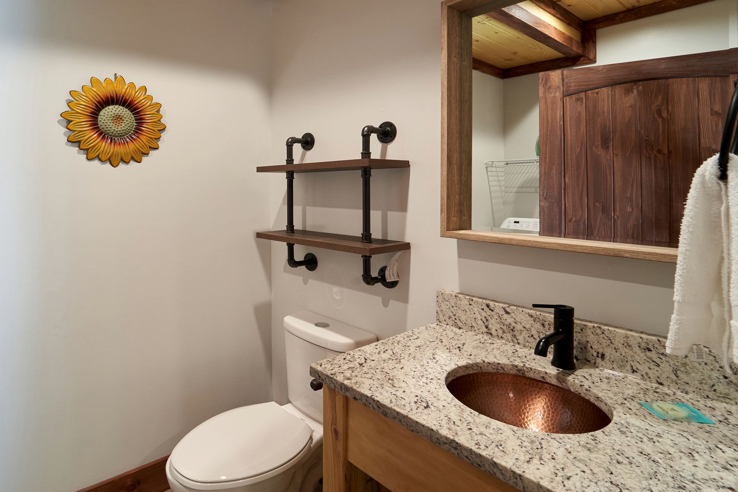 Exquisite Getaway Cabin with Hot Tub, Pool Table, and Movie Theater near Gatlinburg, Tennessee