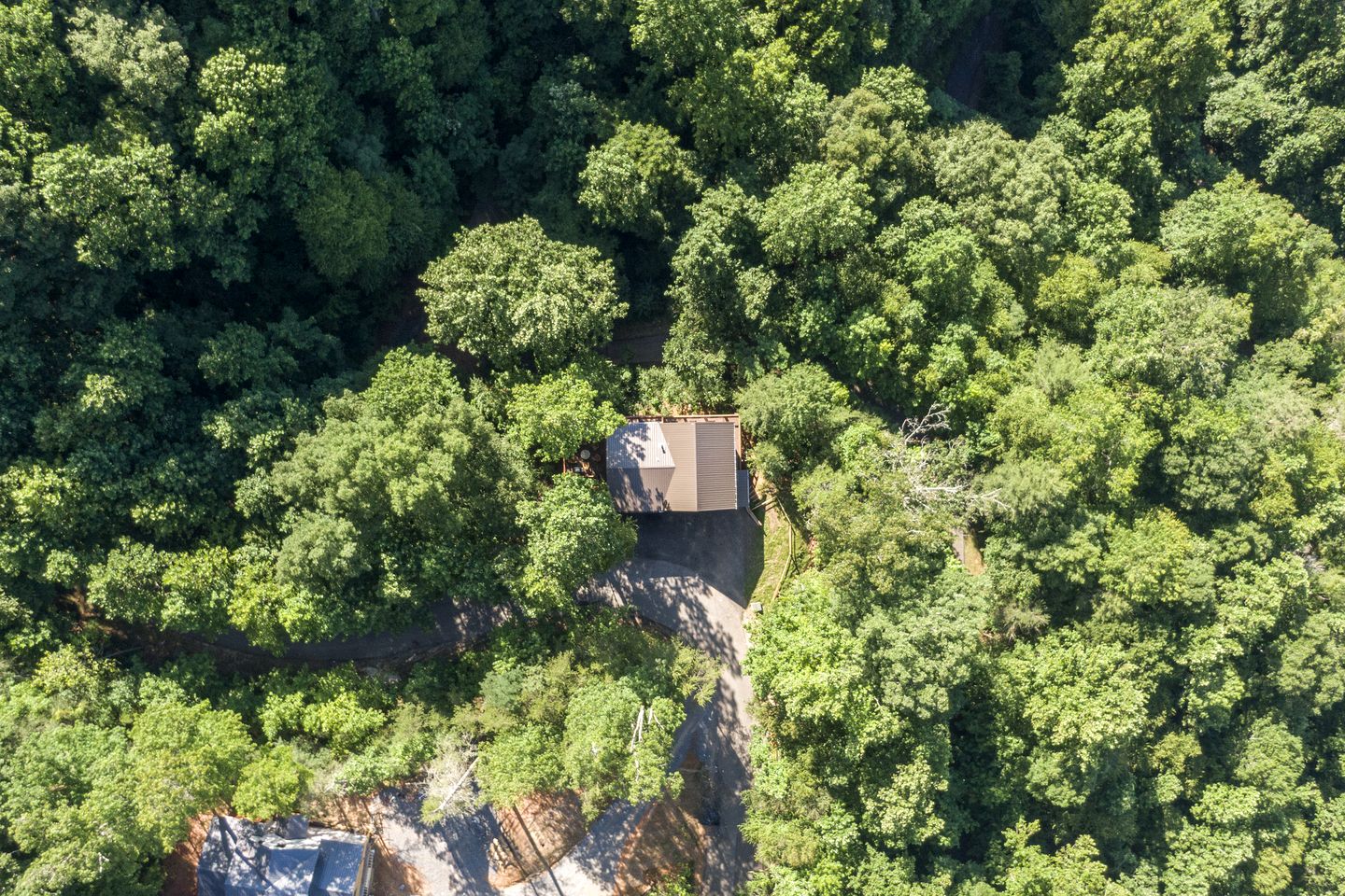 Exquisite Getaway Cabin with Hot Tub, Pool Table, and Movie Theater near Gatlinburg, Tennessee