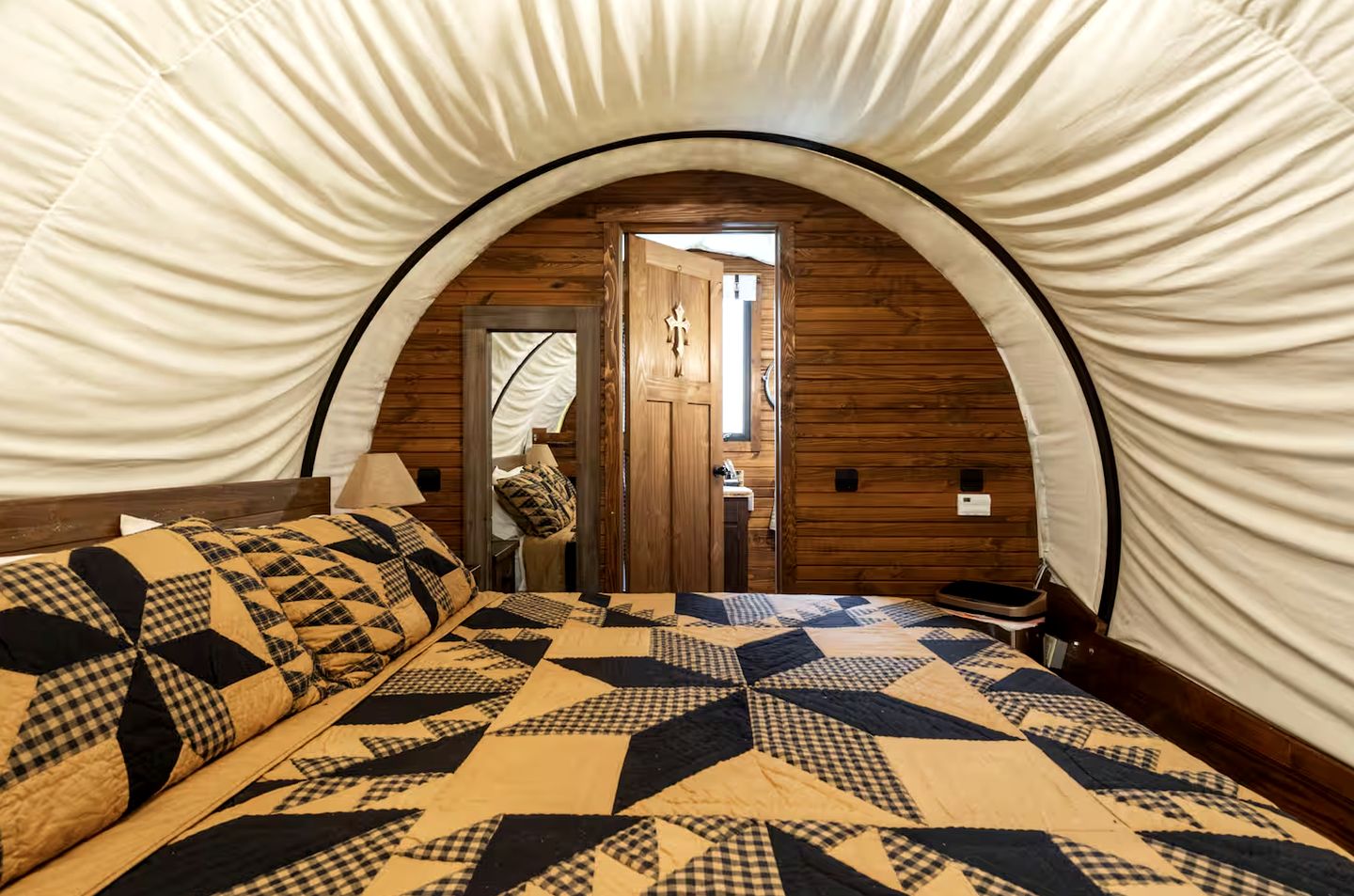 Soulful Glamping Experience with Highland Cows, Private Wagon & Nature in Melrose, Florida