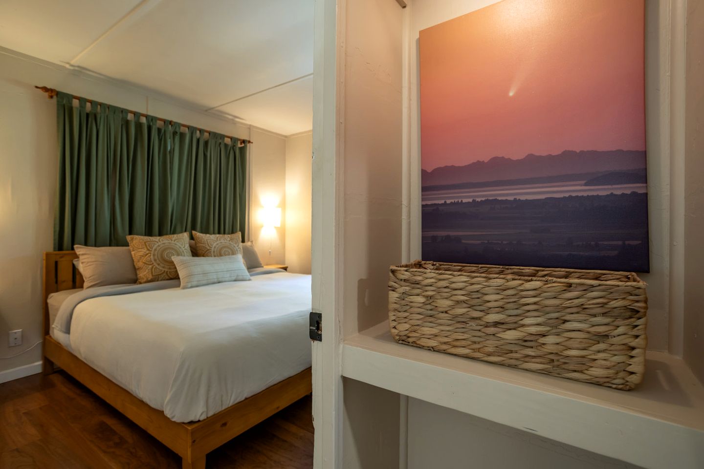 Peaceful Lakefront Retreat with Sauna Near Bellingham & Mount Vernon in Sedro-Woolley, Washington