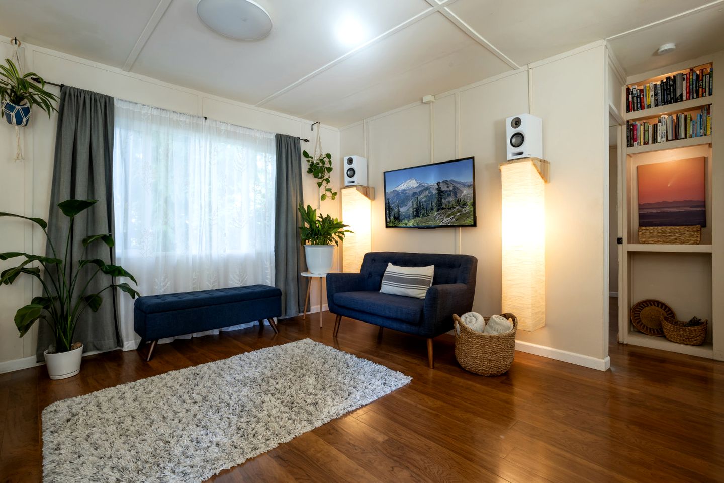 Peaceful Lakefront Retreat with Sauna Near Bellingham & Mount Vernon in Sedro-Woolley, Washington