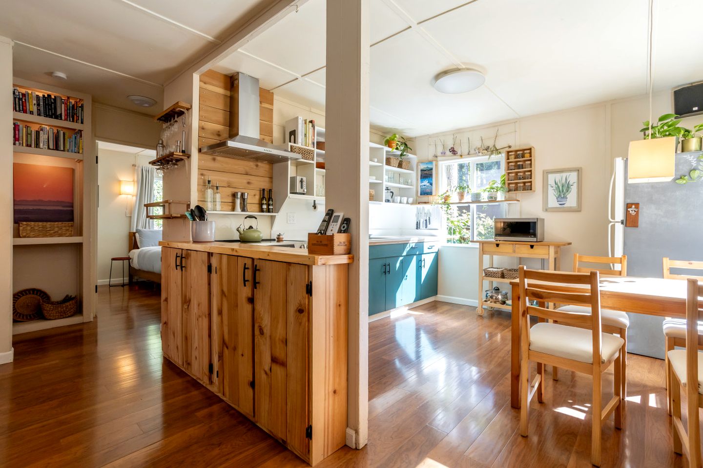 Peaceful Lakefront Retreat with Sauna Near Bellingham & Mount Vernon in Sedro-Woolley, Washington