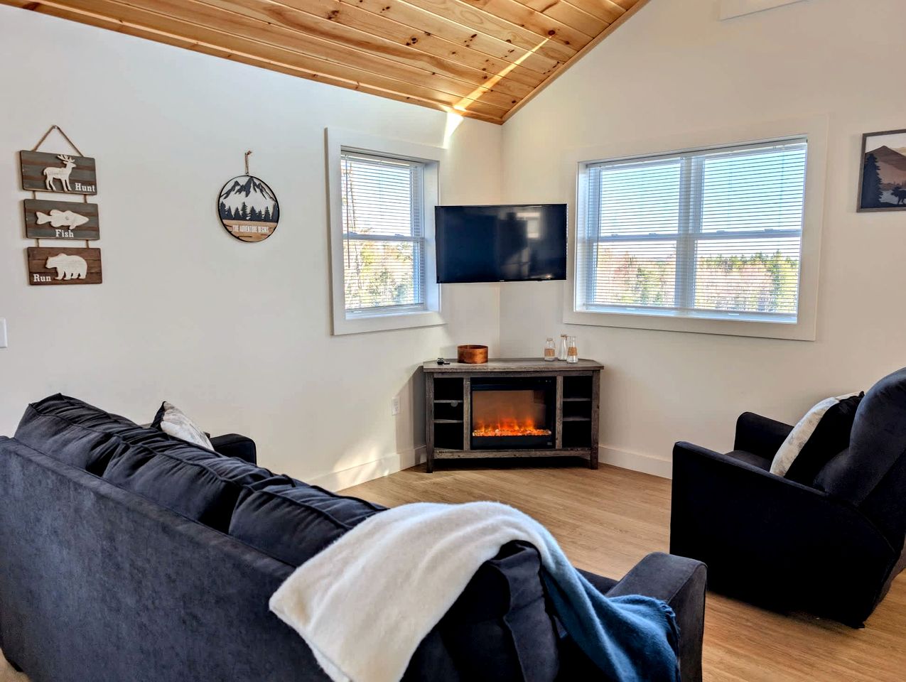 Peaceful Lakeside Cottage with Fire Pit & Acadia Views near Flanders Pond, Sullivan, Maine