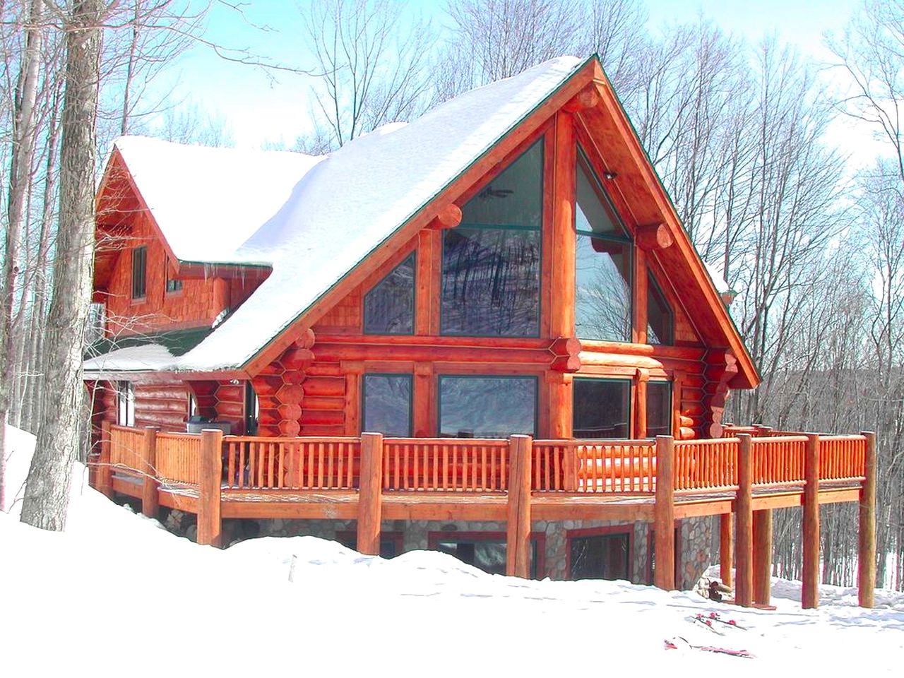 Gorgeous Log Cabin for Group Getaways to Shanty Creek Resort, Michigan