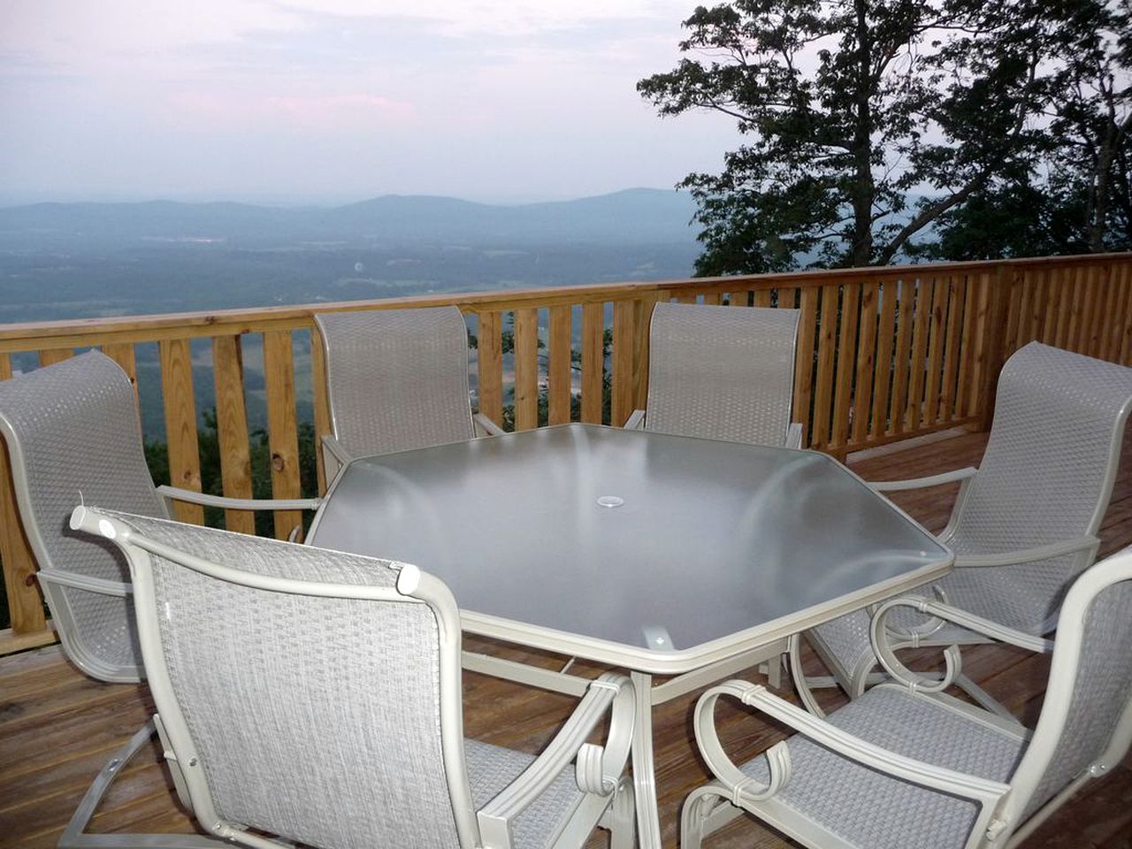 Family Cabin Nestled on Lookout Mountain near Chattanooga, Tennessee