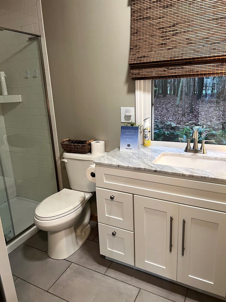 Peaceful Luxury Cabin with Floor-to-Ceiling Glass Views & Historic Gas Log Near Cloudland Canyon, Mentone, Alabama