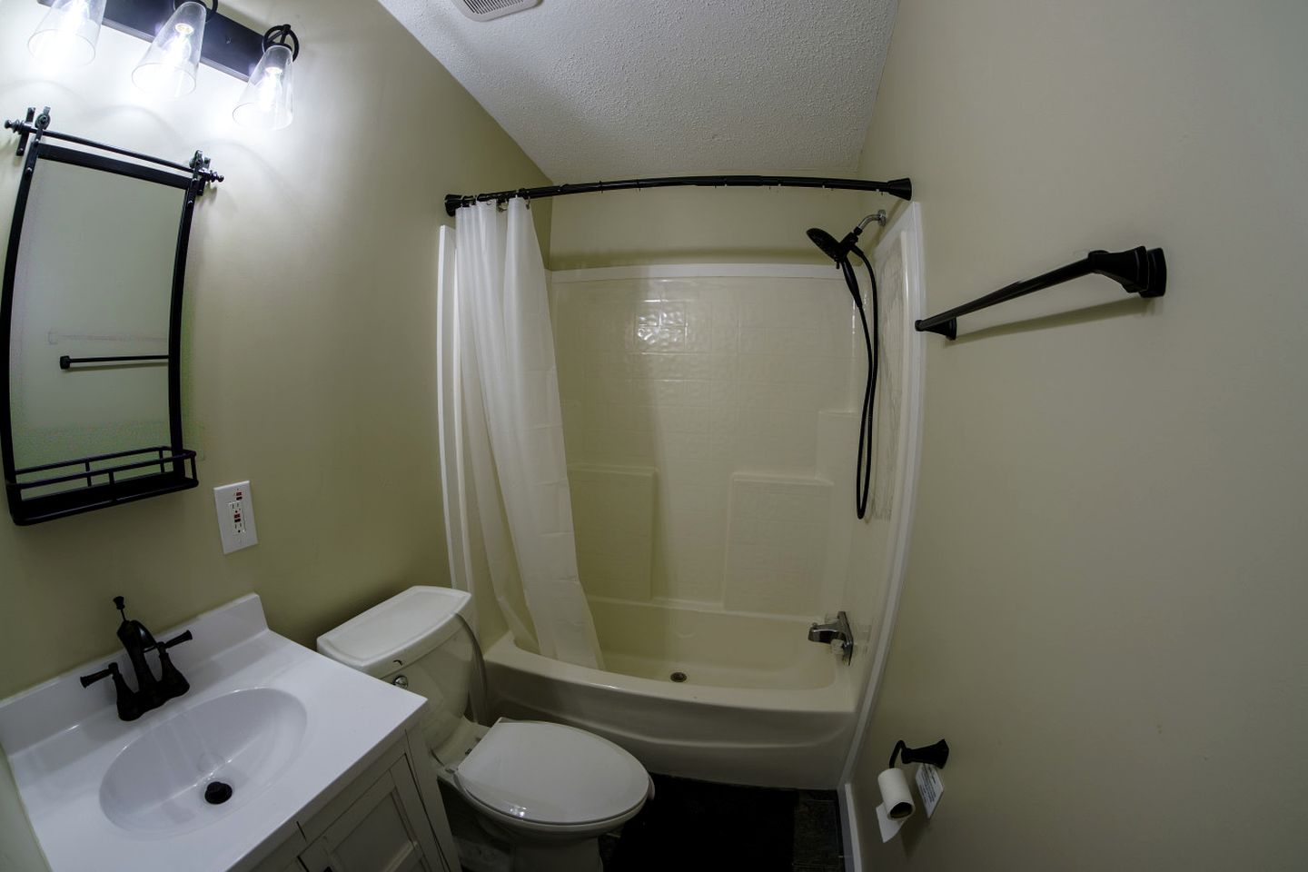 Peaceful Mountain Cabin with Hot Tub & Fiber WiFi Near Pisgah National Forest | Balsam Grove, North Carolina