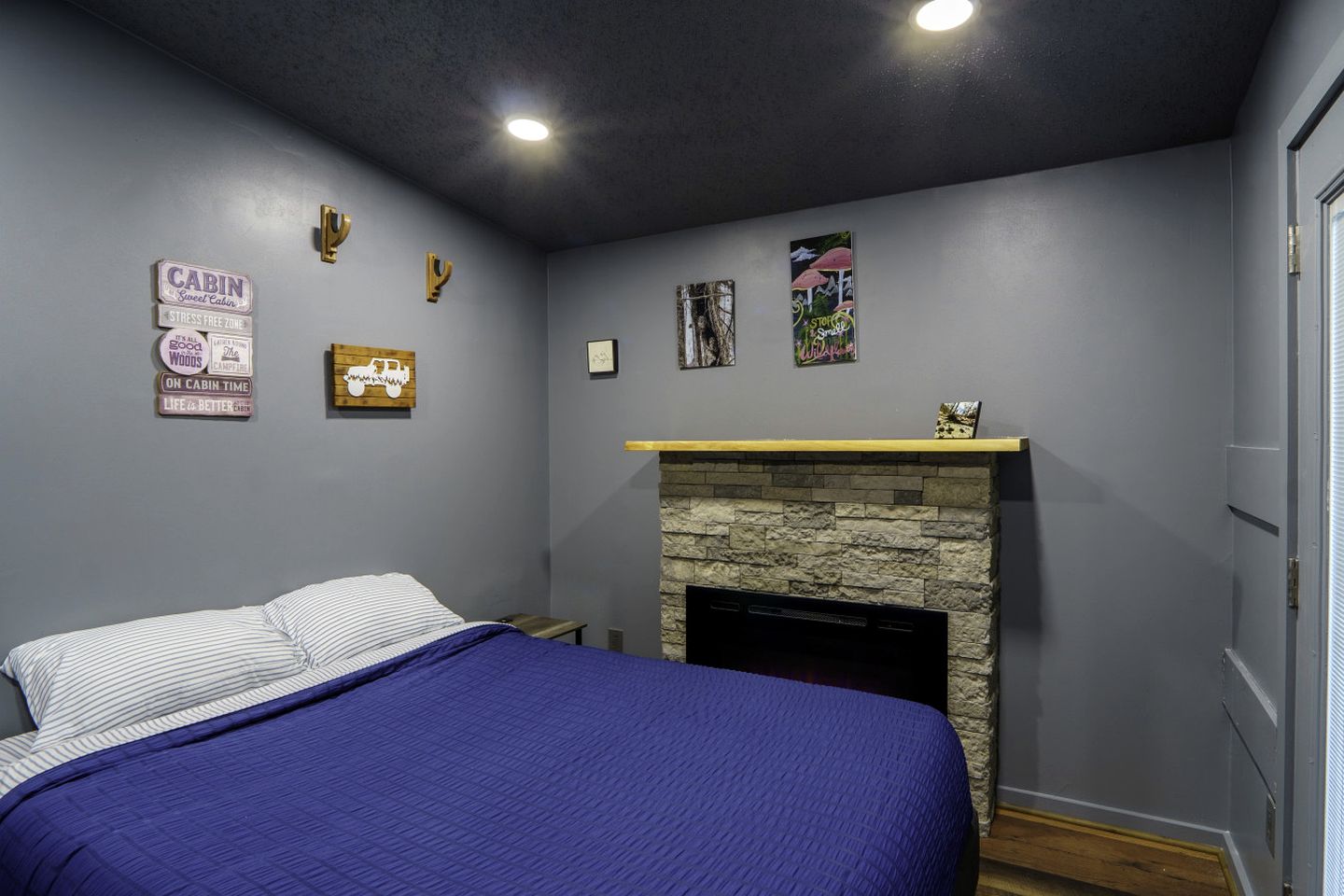 Peaceful Mountain Cabin with Hot Tub & Fiber WiFi Near Pisgah National Forest | Balsam Grove, North Carolina