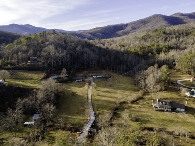 Cabins (United States of America, Balsam Grove, North Carolina)