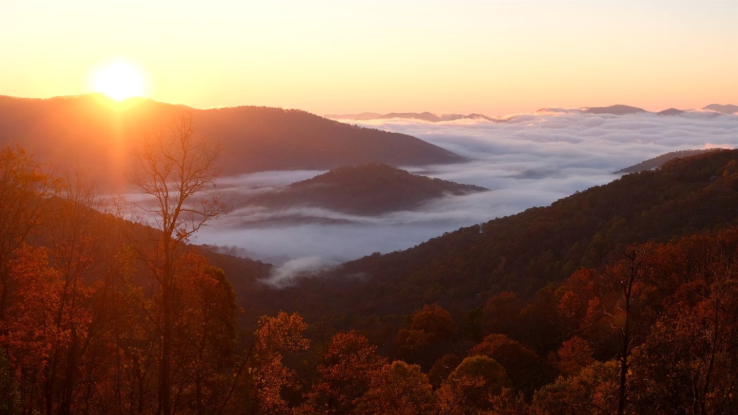 Peaceful Mountain Cabin with Long-Range Views near Black Mountain, North Carolina