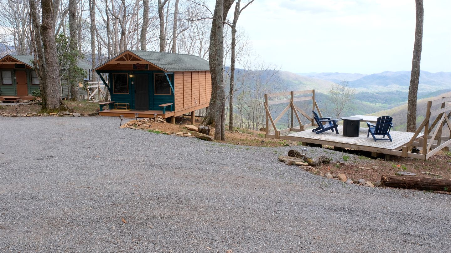 Peaceful Mountain Cabin with Long-Range Views near Black Mountain, North Carolina
