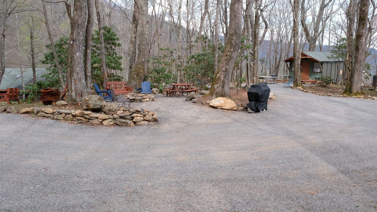Peaceful Mountain Cabin with Long-Range Views near Black Mountain, North Carolina