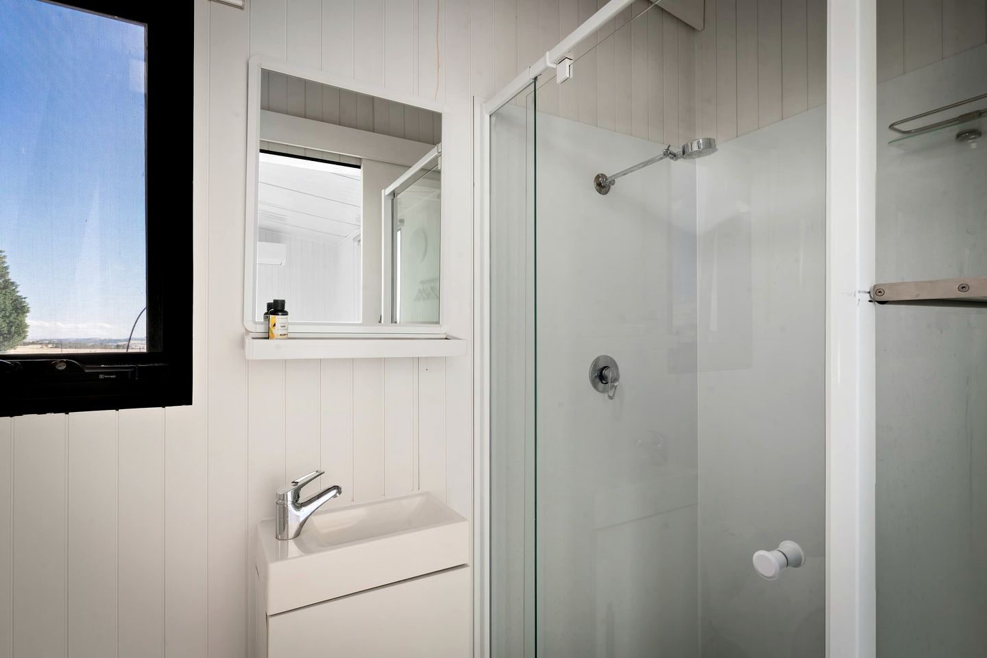 Peaceful Pet-Friendly Tiny House Surrounded by Natural Beauty for a Relaxing Getaway in Pomeroy, New South Wales